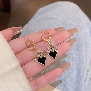Elegant Black and Gold Geometric Earrings